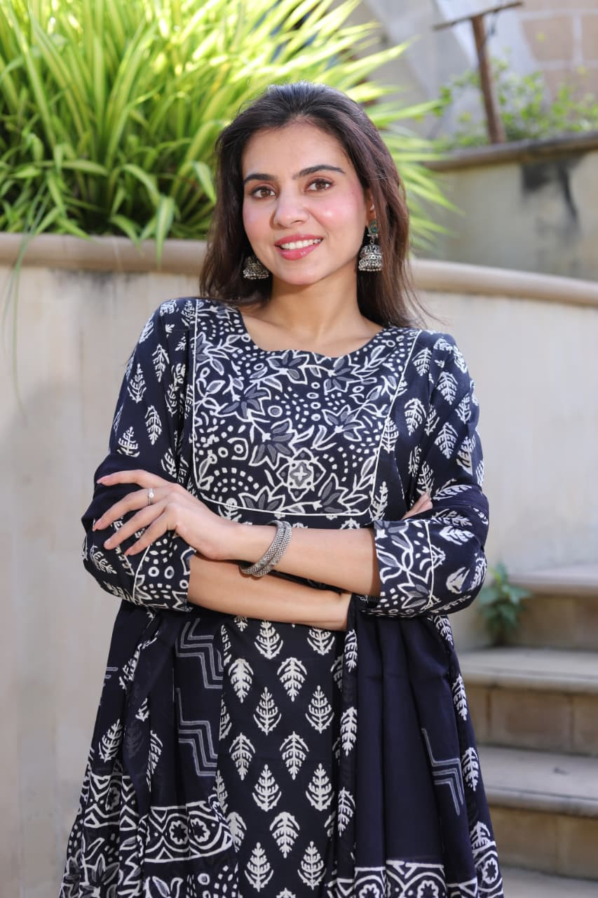 Women's Navy Blue & White Ethnic Print Cotton Kurta Set